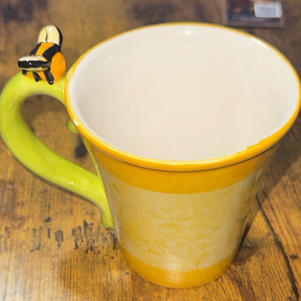 Pier 1 Yellow 3d Bee Mug with Green Handle - Picture 5 of 8